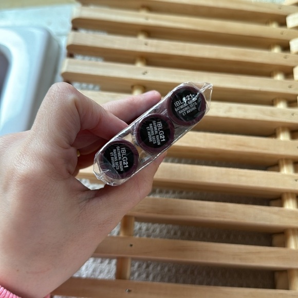 NYX Butter Gloss Non Stick Lip Gloss Oatmeal Raisin - Picture 3 of 3